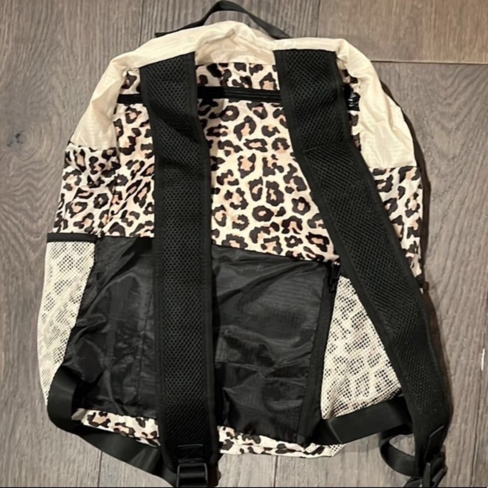08 APL Packable Backpack Leopard - Picture 12 of 13